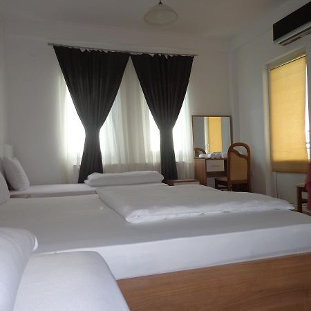 Hotel Rio Pristina Extérieur photo