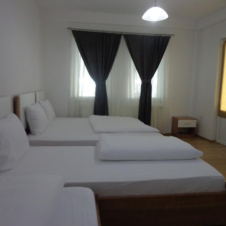 Hotel Rio Pristina Extérieur photo