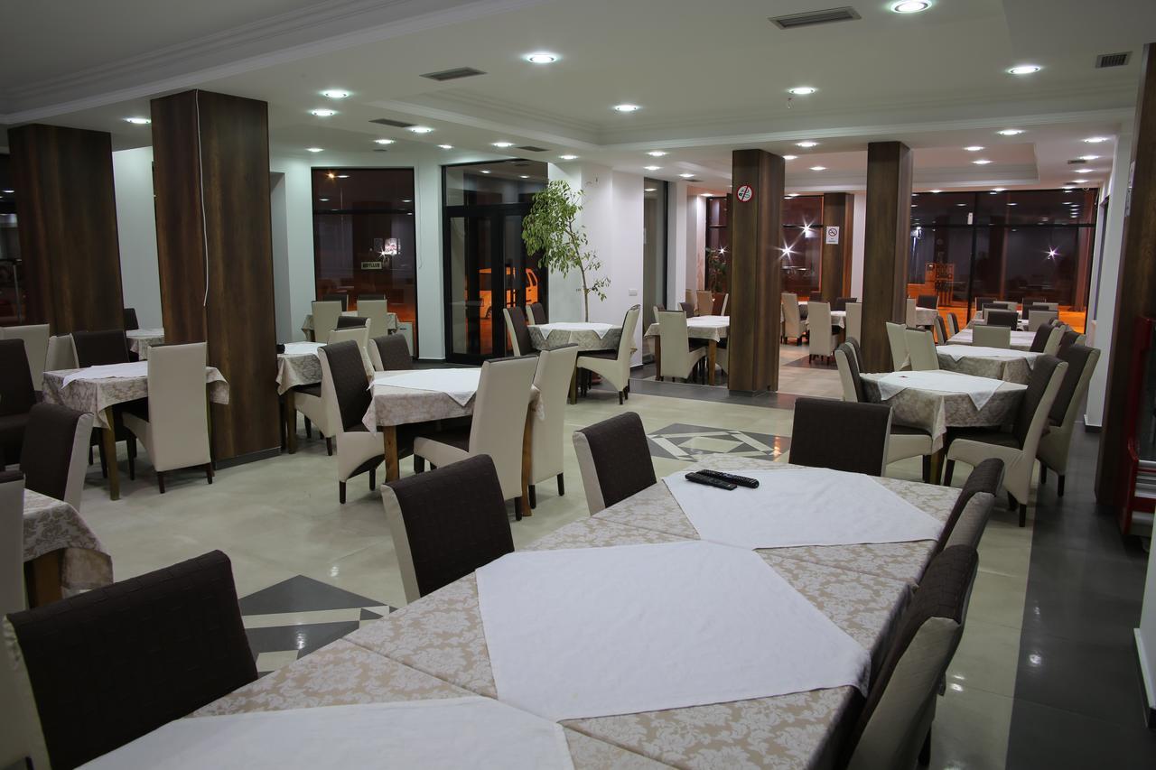 Hotel Rio Pristina Extérieur photo