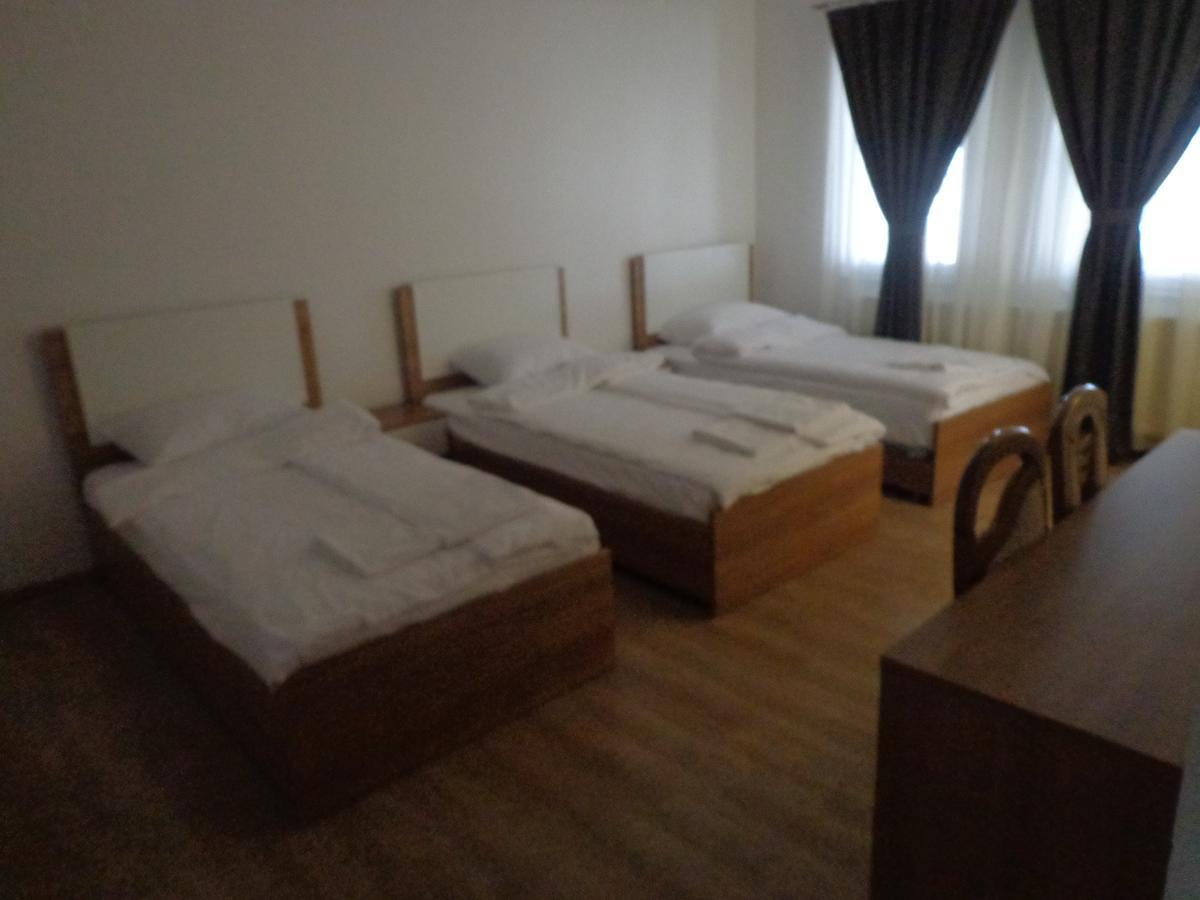 Hotel Rio Pristina Extérieur photo