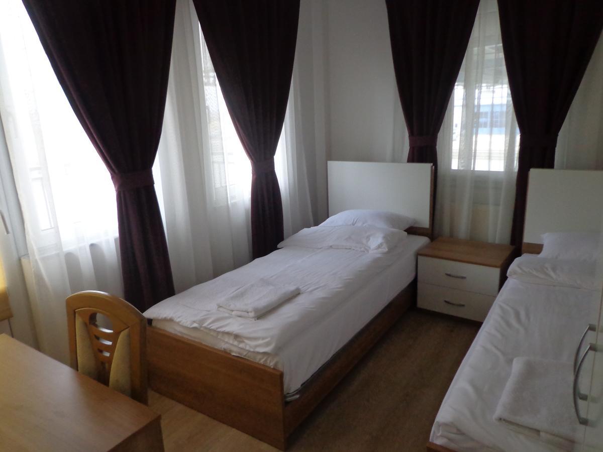 Hotel Rio Pristina Extérieur photo