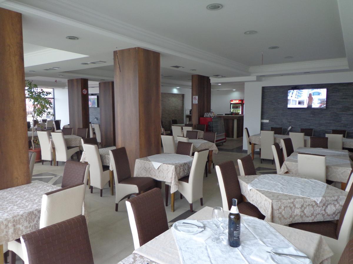 Hotel Rio Pristina Extérieur photo