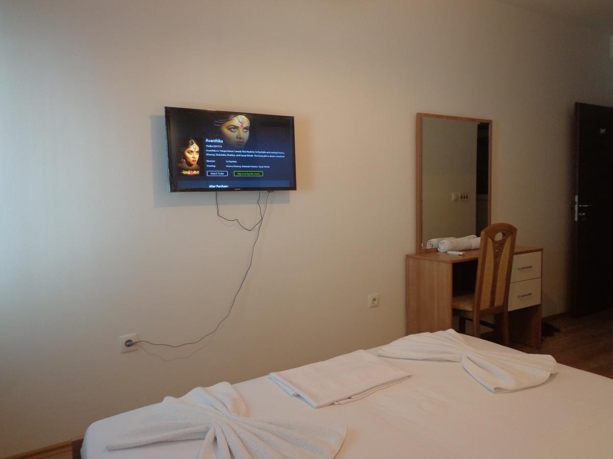 Hotel Rio Pristina Extérieur photo