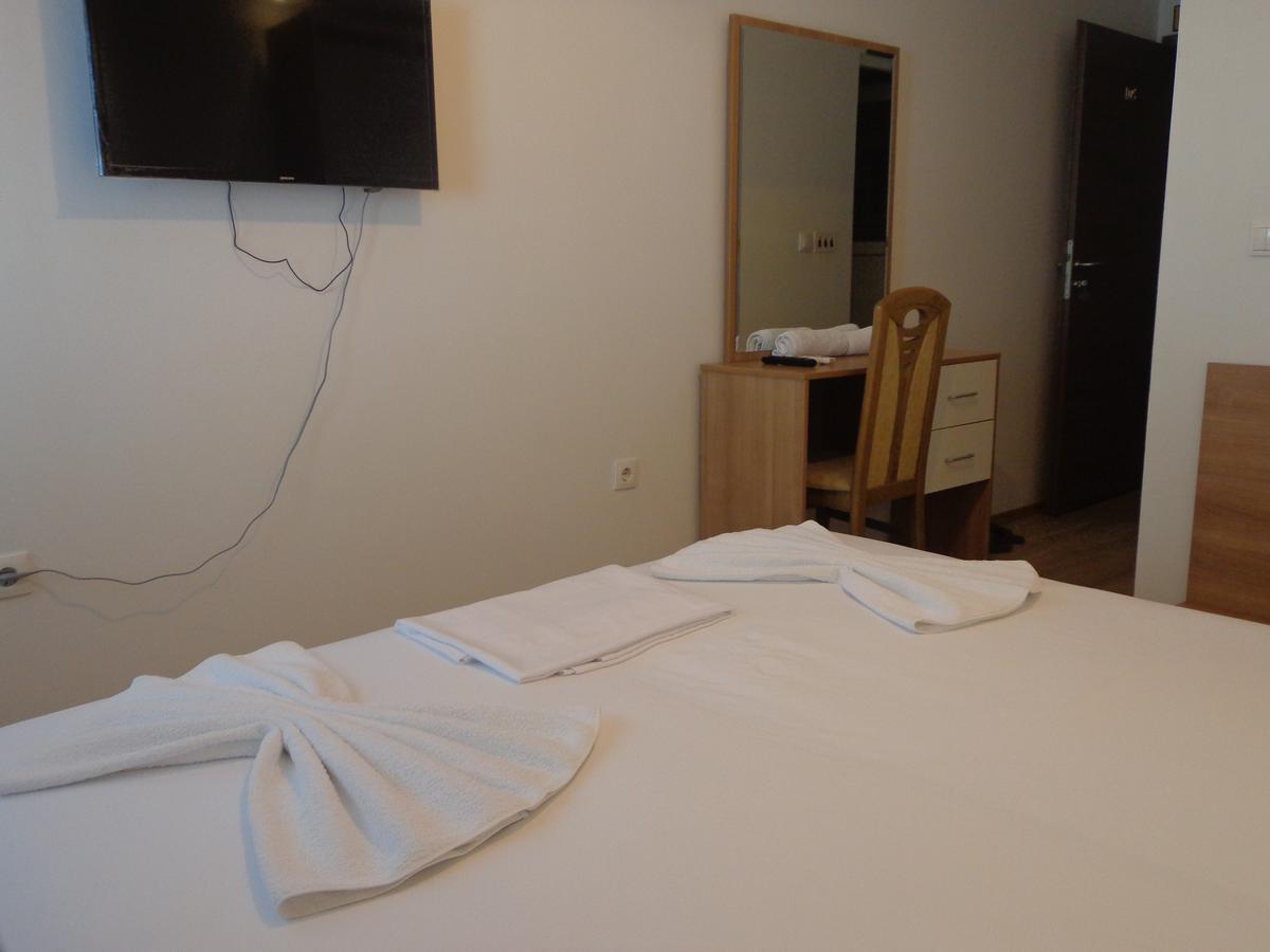 Hotel Rio Pristina Extérieur photo