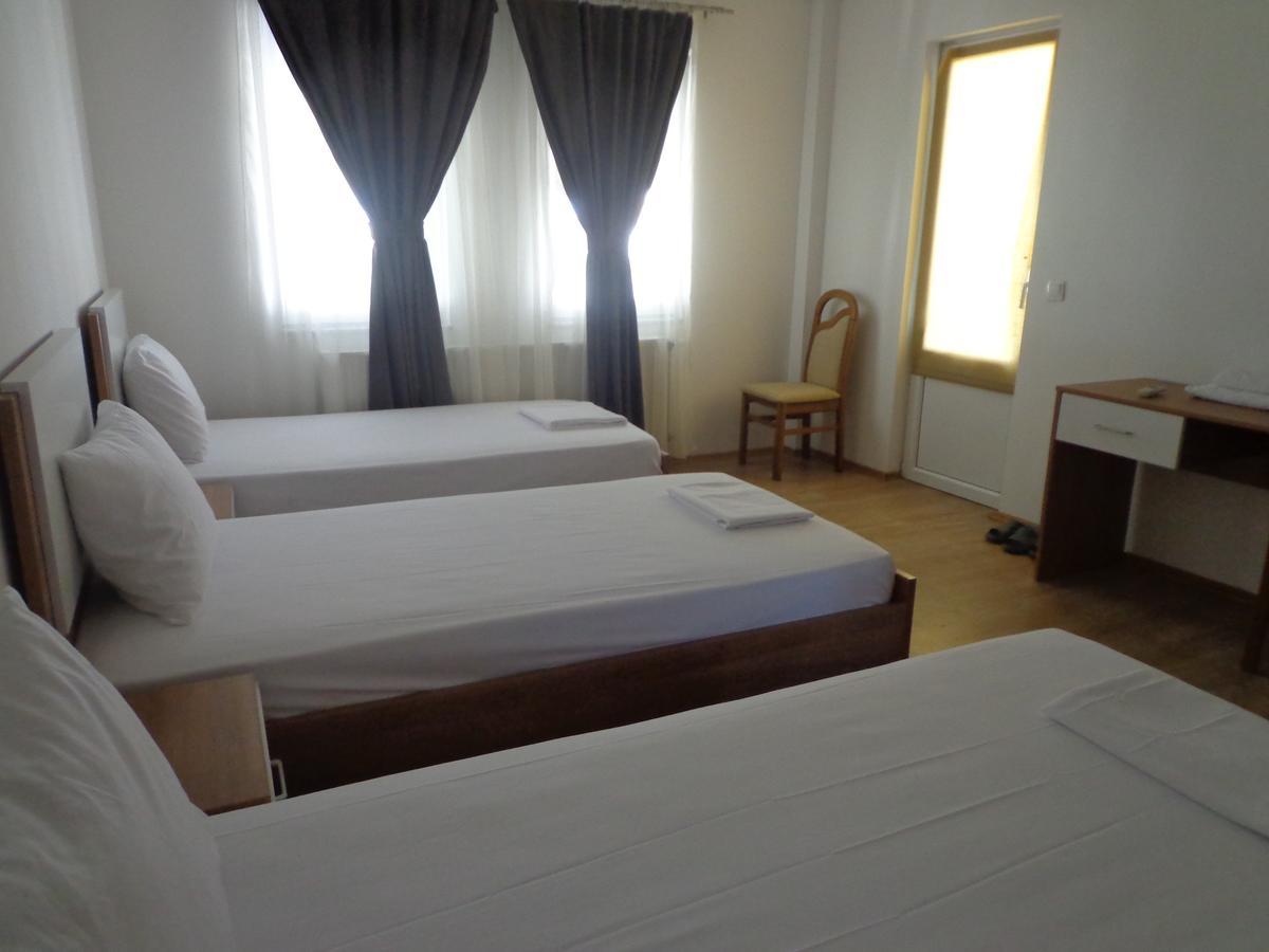 Hotel Rio Pristina Extérieur photo
