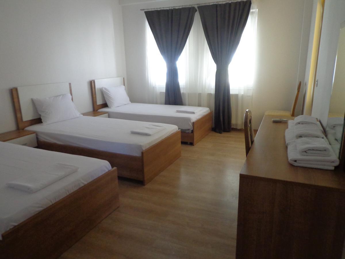 Hotel Rio Pristina Extérieur photo
