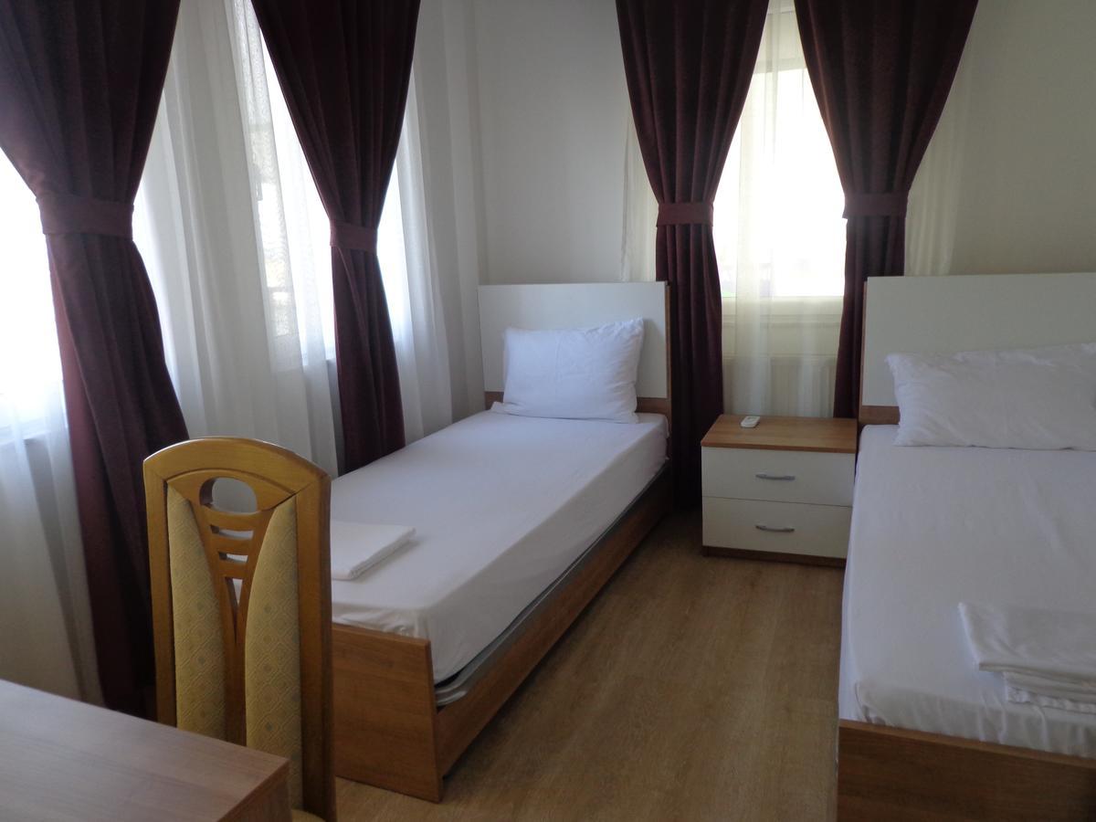 Hotel Rio Pristina Extérieur photo
