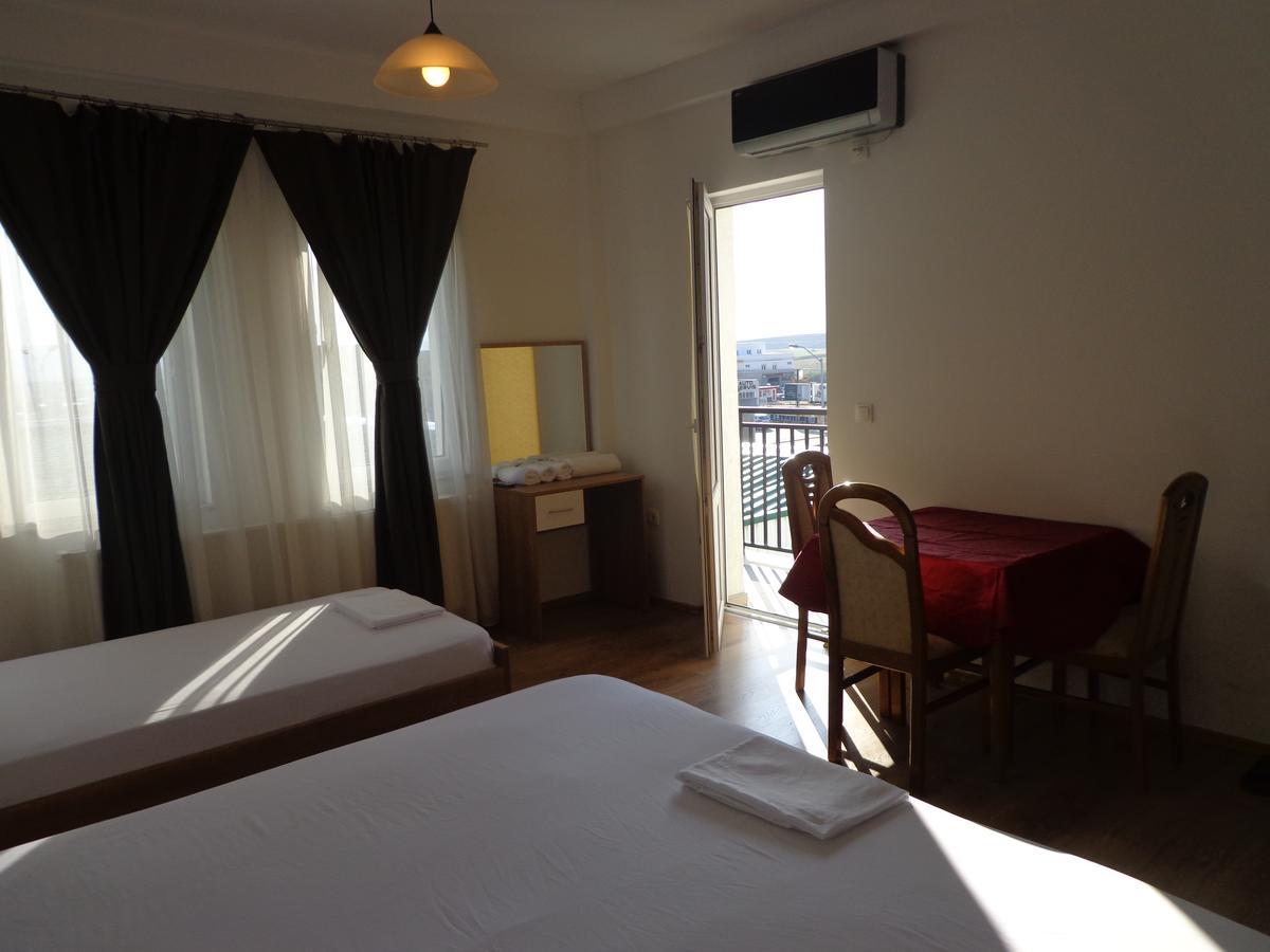 Hotel Rio Pristina Extérieur photo