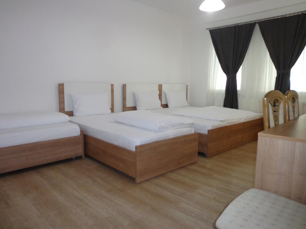 Hotel Rio Pristina Extérieur photo