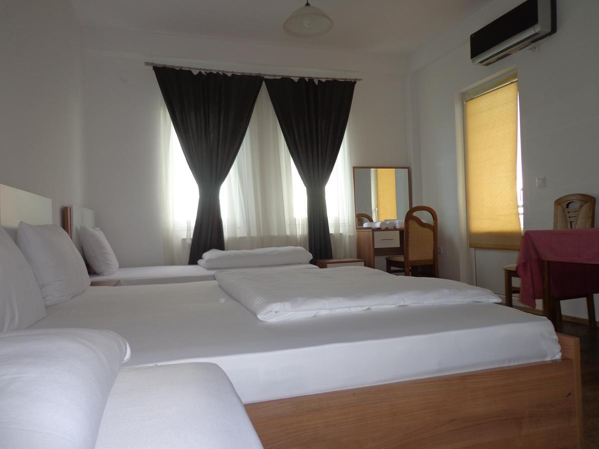 Hotel Rio Pristina Extérieur photo