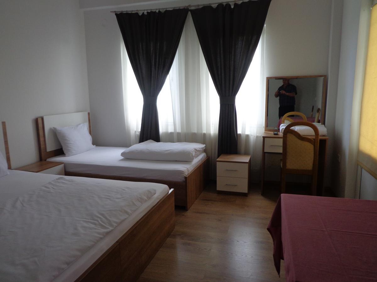 Hotel Rio Pristina Extérieur photo