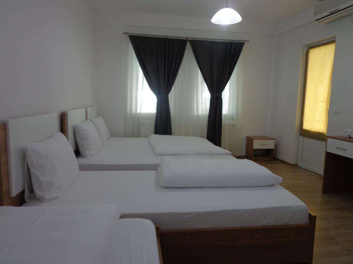 Hotel Rio Pristina Extérieur photo
