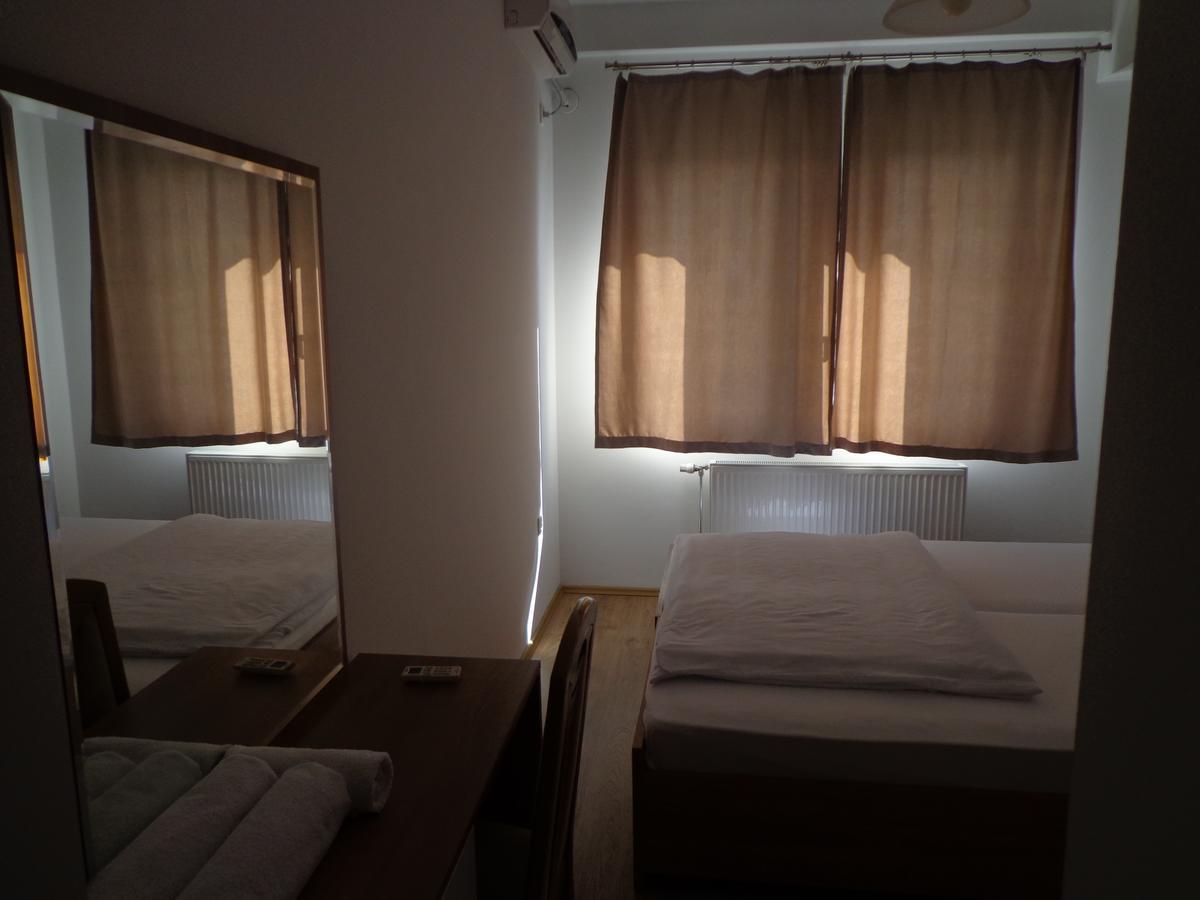 Hotel Rio Pristina Extérieur photo
