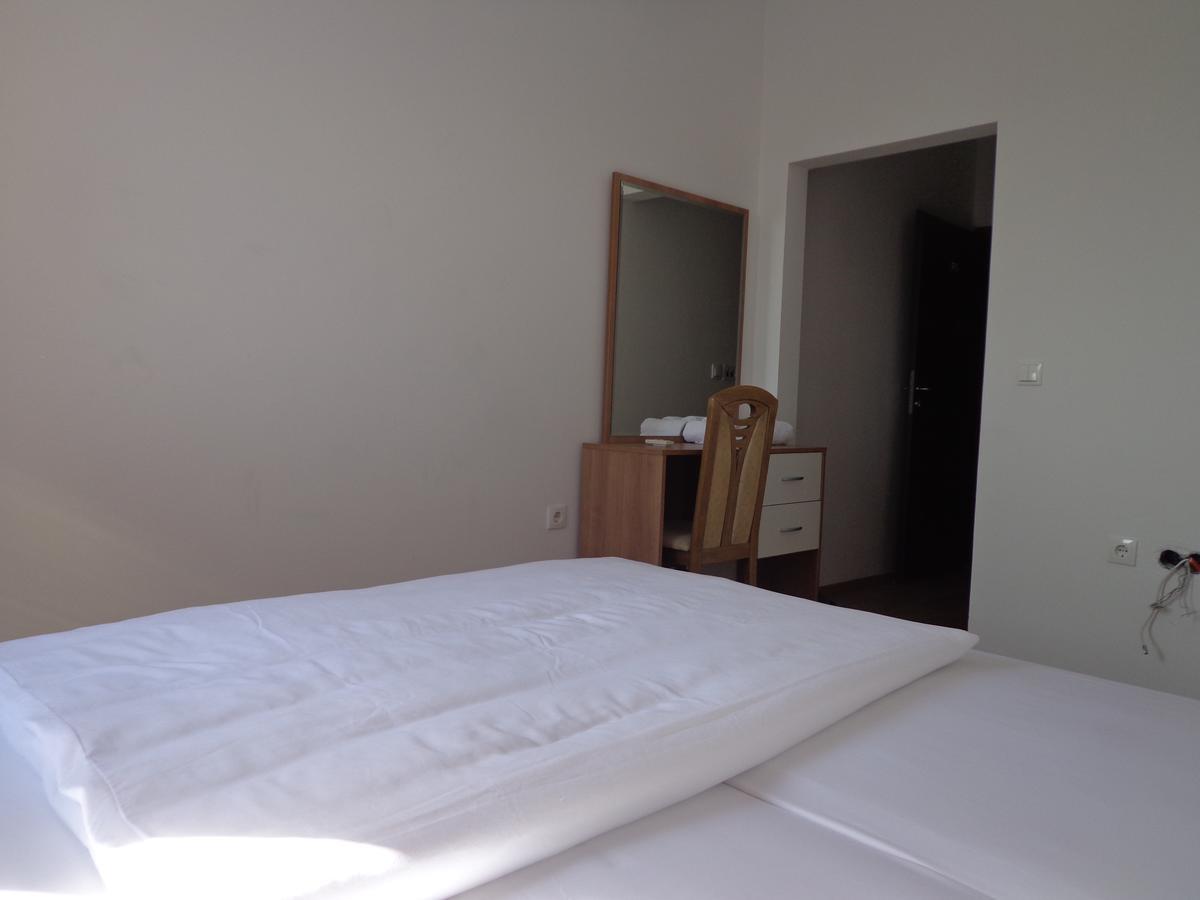 Hotel Rio Pristina Extérieur photo