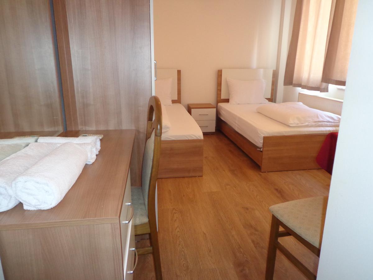 Hotel Rio Pristina Extérieur photo